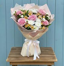 Букет цветов из:  Гвоздики, Орхидеи и Розы в Мортке