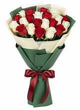 Букет Микс из красных и белых роз в Мортке