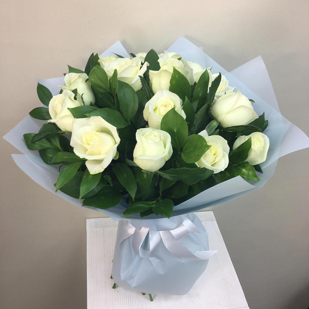 Букет 15 Белых роз Проуд в Мортке