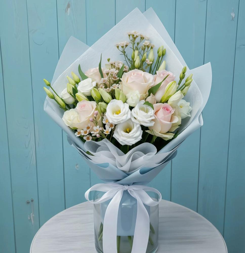 Букет цветов из: Розы и Лизиантусы в Мортке