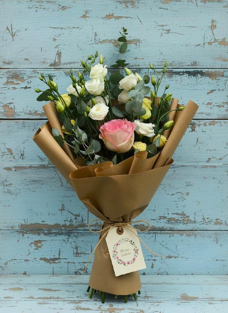 Букет цветов из: Розы и Лизиантусы в Мортке