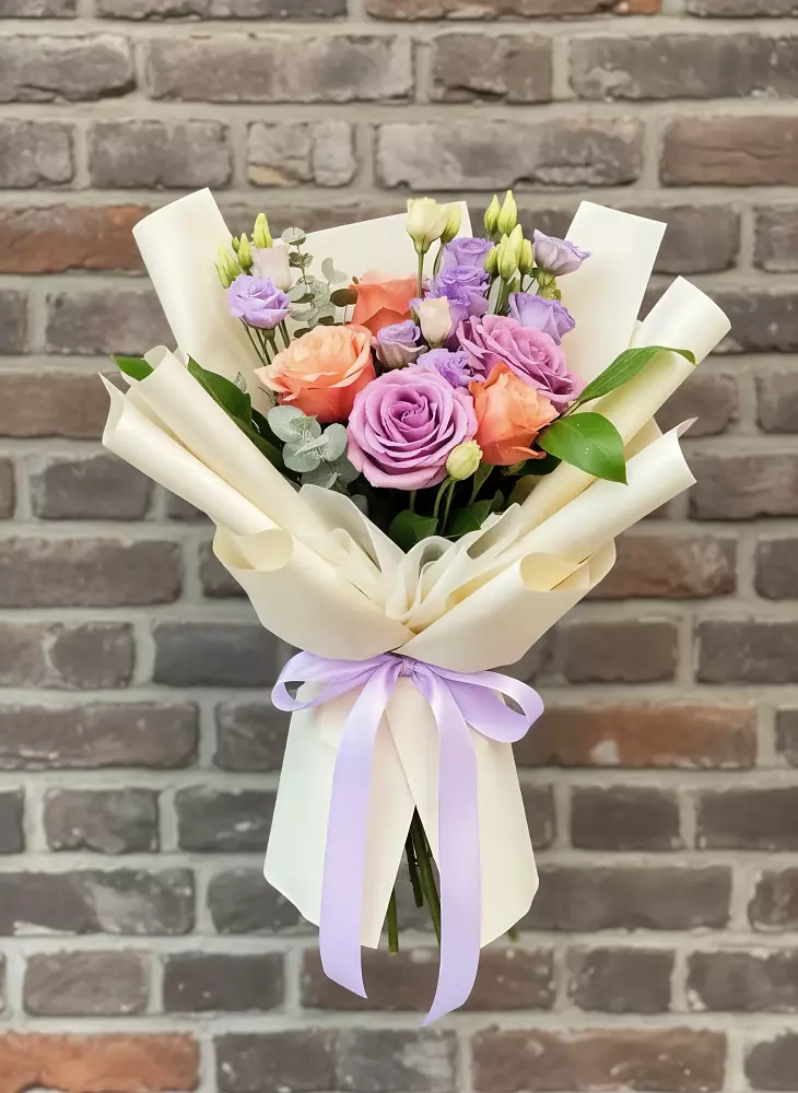 Букет цветов из: Лизиантусы и Розы в Мортке