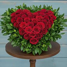 Цветочная композиция из Розы в виде сердца в Мортке