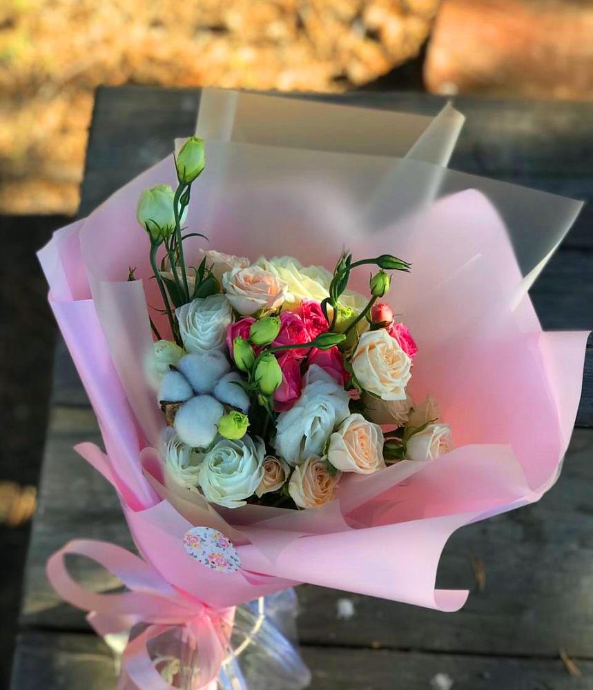 Букет цветов из: Розы и Лизиантусы в Мортке