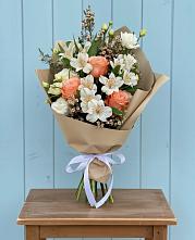 Букет цветов из:  Альстромерии, Лизиантусы, Розы и Хризантемы в Мортке