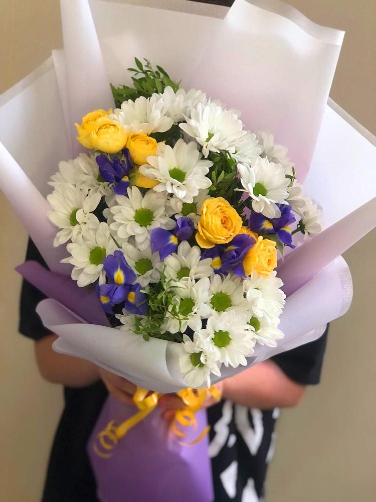 Букет цветов из: Ирисы, Хризантемы и Розы в Мортке