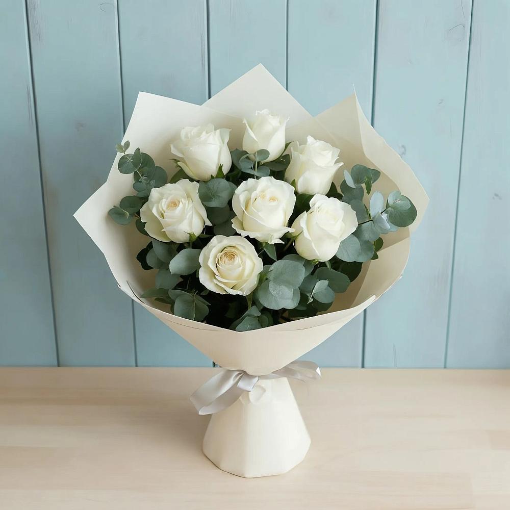Букет Белые розы в Эвкалипте в Мортке