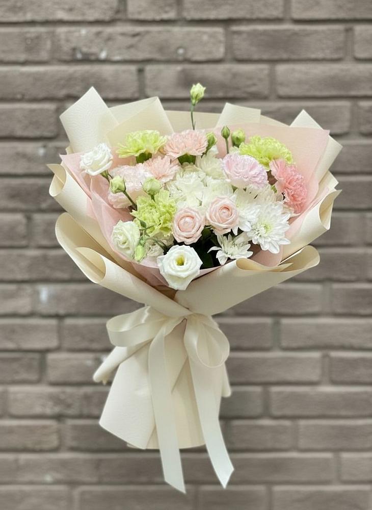 Букет цветов из: Гвоздики, Розы, Лизиантусы и Хризантемы в Мортке