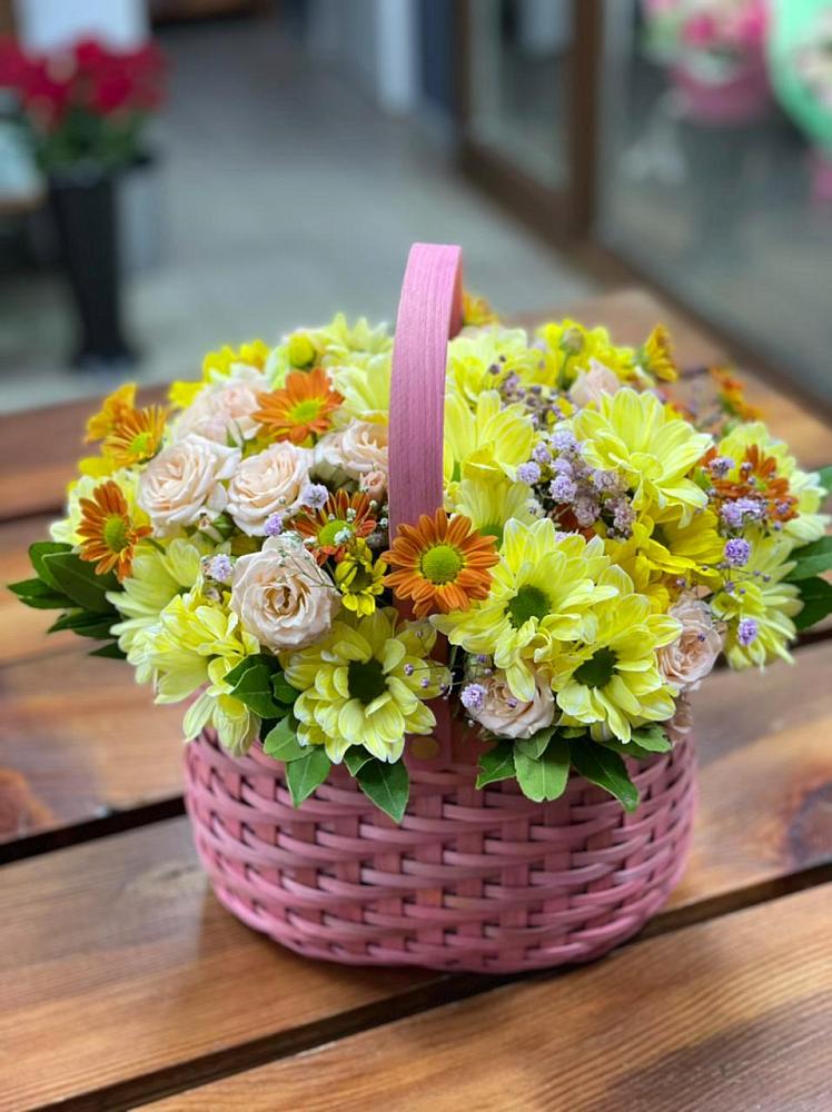 Цветочная композиция из Хризантемы и Розы в корзине в Мортке