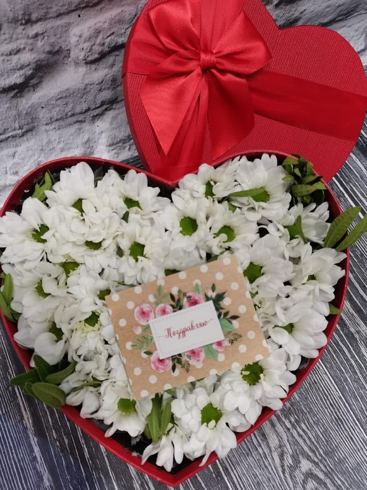 Цветочная композиция из Хризантемы в виде сердца в Мортке